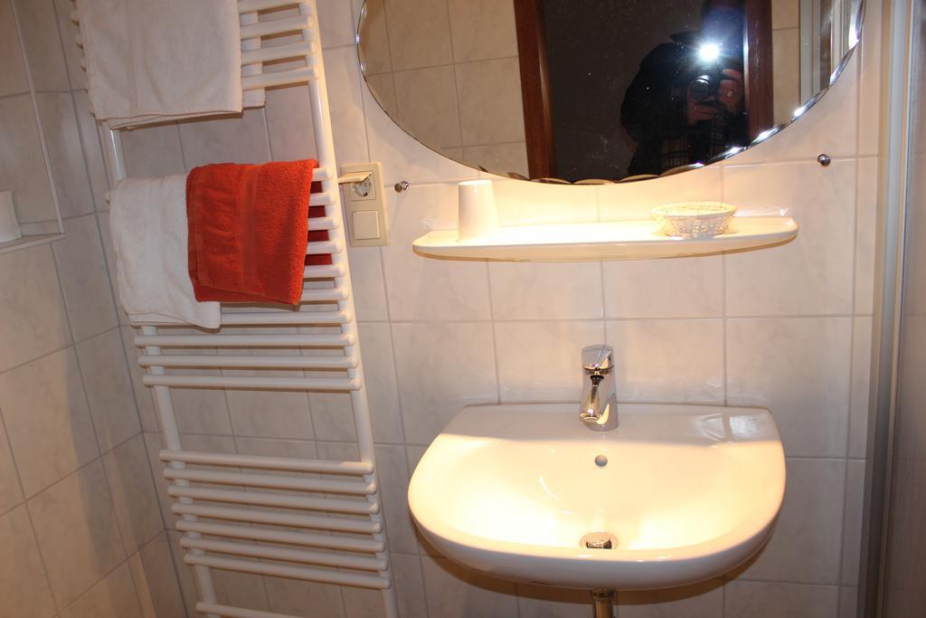 Single Room,184661463:JPEG